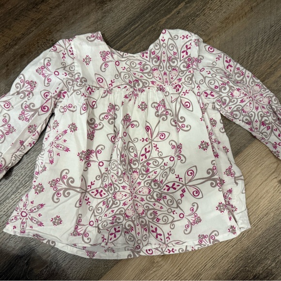 Baby Gap Floral top with old navy tan shorts - Picture 4 of 4